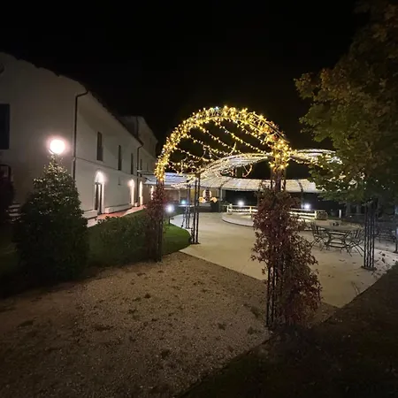 Casale Delle Arti מלון 3*